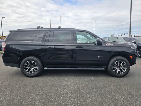 Used 2023 Chevrolet Suburban Z71 AWD/4WD image 2