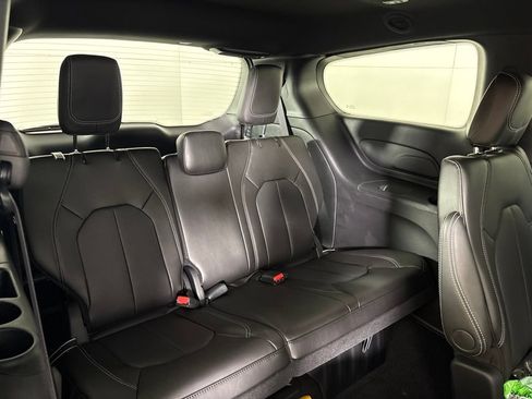 New 2027 Chrysler Pacifica Select FWD image 21