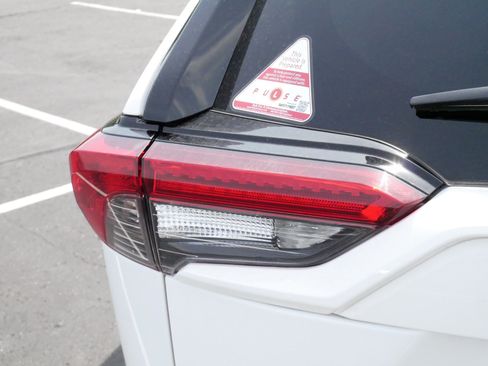 Certified 2025 Toyota RAV4 LE AWD/4WD image 17