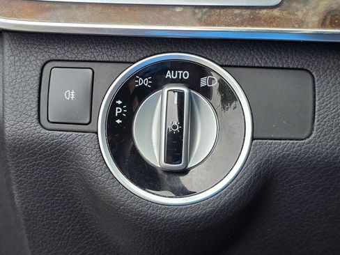 Used 2014 Mercedes-Benz E 350 Sedan w/ Premium 1 Package image 21
