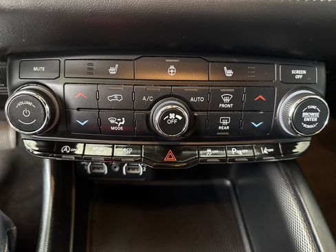 Used 2022 Dodge Durango GT image 32