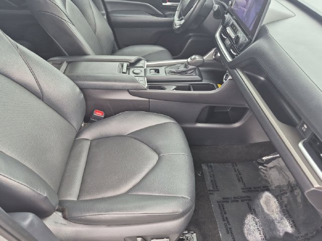 Used 2025 Toyota Grand Highlander AWD image 32