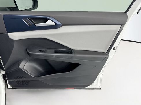 Certified 2022 Volkswagen Taos SE FWD image 23