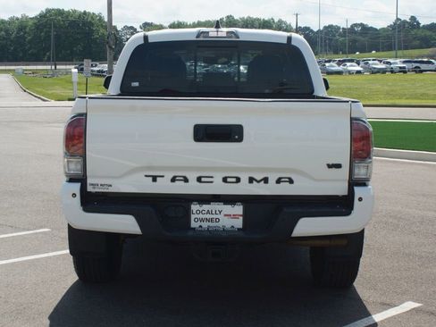 Used 2021 Toyota Tacoma TRD Off-Road w/ TRD Premium Off Road Package AWD/4WD image 3