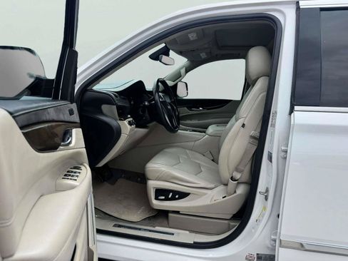 Used 2020 Cadillac Escalade Premium Luxury AWD/4WD image 16
