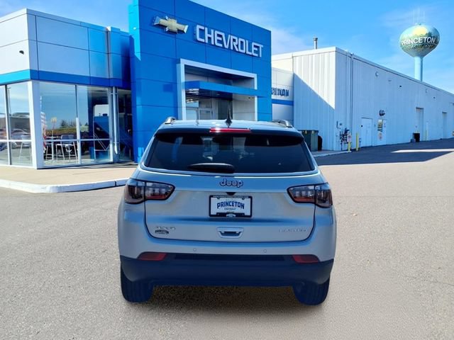 Used 2025 Jeep Compass Limited AWD/4WD image 4