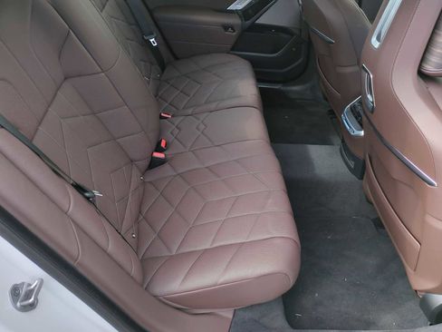 Used 2024 BMW i7 xDrive60 image 21