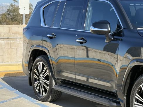 New 2026 Lexus LX 700h Luxury image 5