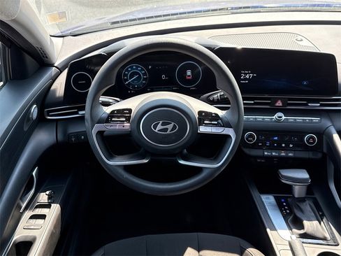 Used 2024 Hyundai Elantra SEL image 23