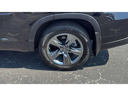 Certified 2019 Toyota Highlander Limited Platinum AWD/4WD image 13