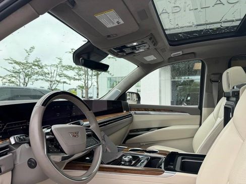 Certified 2025 Cadillac Escalade Sport Platinum w/ LPO, ONYX Package AWD/4WD image 10