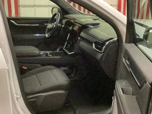 Used 2025 GMC Acadia Elevation image 15