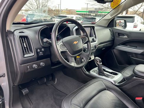 Used 2022 Chevrolet Colorado LT w/ Luxury Package image 17