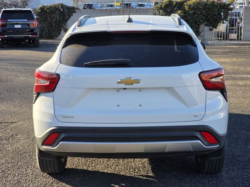 Used 2025 Chevrolet Trax LT w/ LT Convenience Package image 20