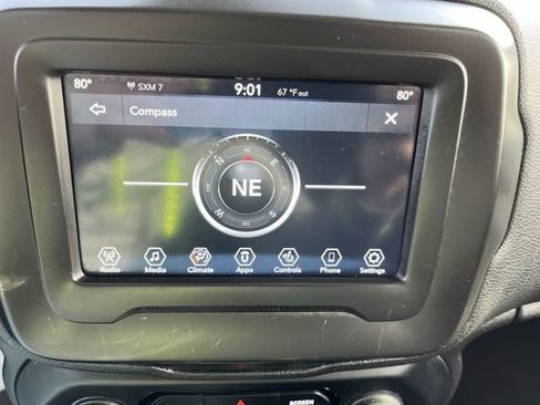 Used 2019 Jeep Renegade Latitude w/ Cold Weather Group image 21