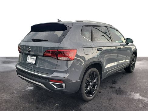 Used 2023 Volkswagen Taos SE w/ Black Wheel Package FWD image 3