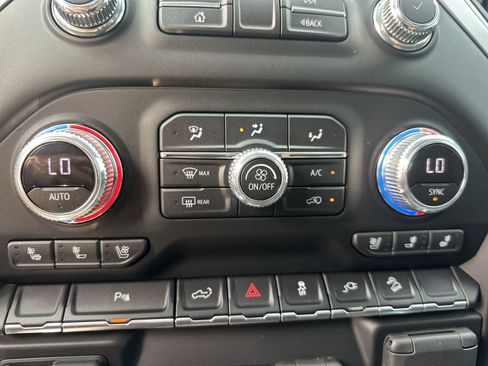 Used 2022 GMC Sierra 1500 SLT AWD/4WD image 28
