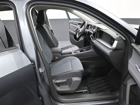 New 2026 Volkswagen Tiguan SE FWD image 14