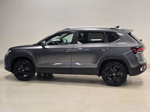 New 2026 Volkswagen Taos SE FWD image 4