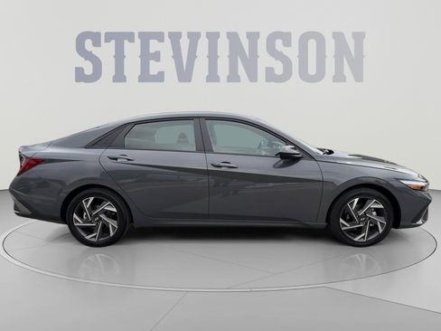 Certified 2025 Hyundai Elantra SEL FWD image 5