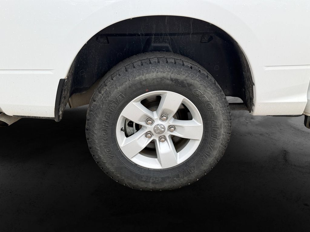 Used 2022 RAM 1500 Classic SLT AWD/4WD image 11