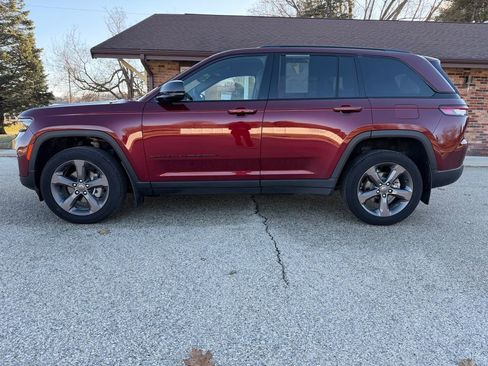 Used 2024 Jeep Grand Cherokee Altitude image 13