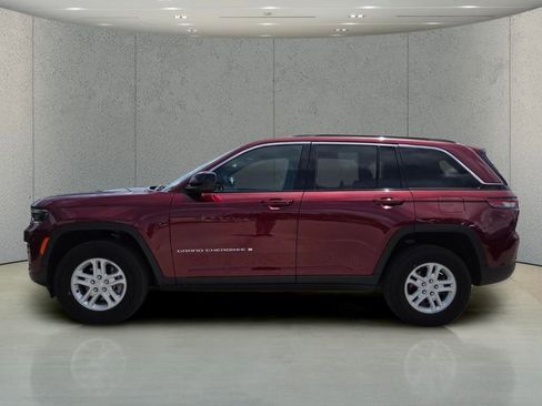 Used 2024 Jeep Grand Cherokee Laredo RWD image 6