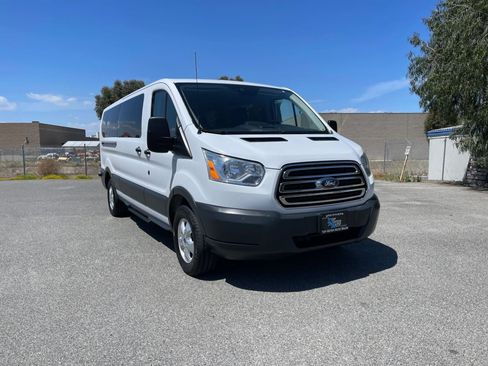 Used 2018 Ford Transit 350 XLT RWD image 3