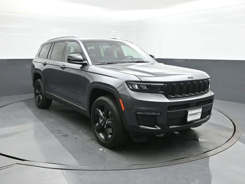 New 2025 Jeep Grand Cherokee L Limited w/ Black Appearance Package image 22