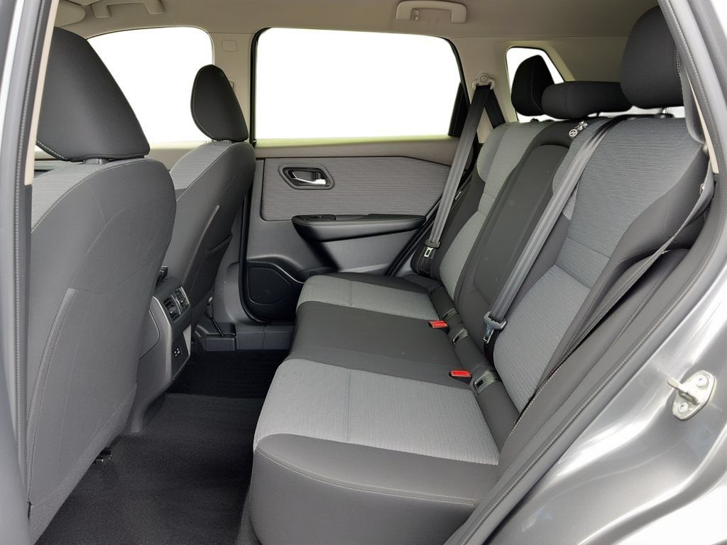 Used 2023 Nissan Rogue SV AWD/4WD image 7