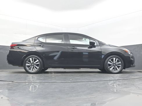 Used 2021 Nissan Versa SV FWD image 29
