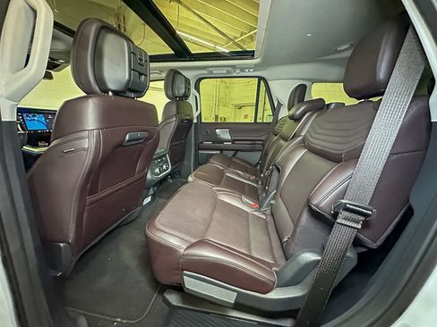 Used 2026 Ford Expedition Platinum w/ Platinum Ultimate Package AWD/4WD image 31