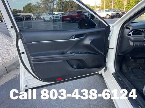 Used 2020 Toyota Camry SE FWD image 4