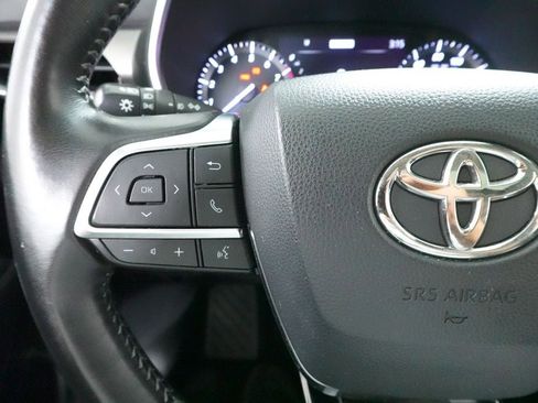 Used 2020 Toyota Highlander XLE AWD/4WD image 14