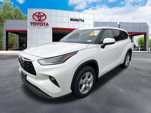 Used 2021 Toyota Highlander LE AWD/4WD image 6