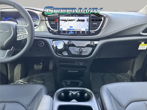 New 2026 Chrysler Pacifica Select image 14