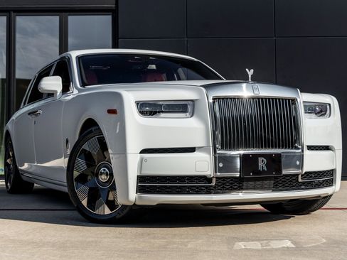 Used 2022 Rolls-Royce Phantom Extended Wheelbase image 5