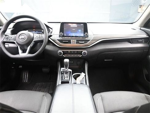Used 2024 Nissan Altima 2.5 SV image 9
