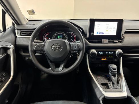 Used 2025 Toyota RAV4 LE AWD/4WD image 18