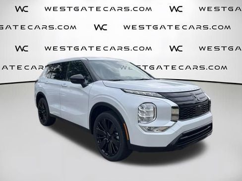 New 2026 Mitsubishi Outlander LE FWD image 2