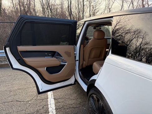 New 2026 Land Rover Range Rover Long Wheelbase SE image 12