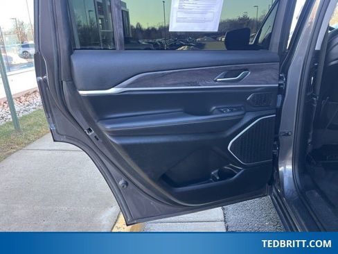 Used 2022 Jeep Grand Cherokee L Limited image 18