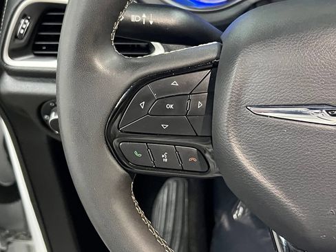 Used 2024 Chrysler Pacifica Limited FWD image 21