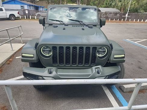 Used 2022 Jeep Gladiator Overland image 3