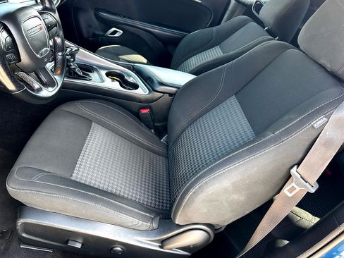 Used 2022 Dodge Challenger SXT w/ Blacktop Package image 7