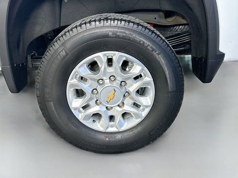 Used 2025 Chevrolet Silverado 2500 LT AWD/4WD image 33