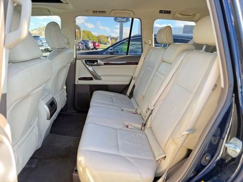 Used 2019 Lexus GX 460 Premium w/ Premium Package image 18