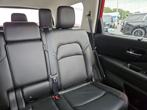 Used 2023 Nissan Pathfinder SL w/ Lighting Package (N92) AWD/4WD image 15