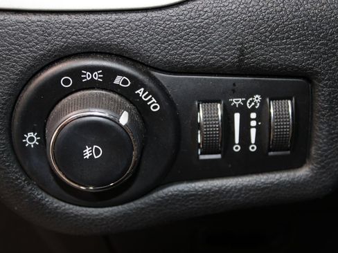 Used 2016 Jeep Cherokee Limited AWD/4WD image 21
