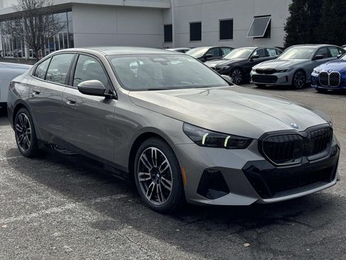 New 2026 BMW 550e xDrive image 3